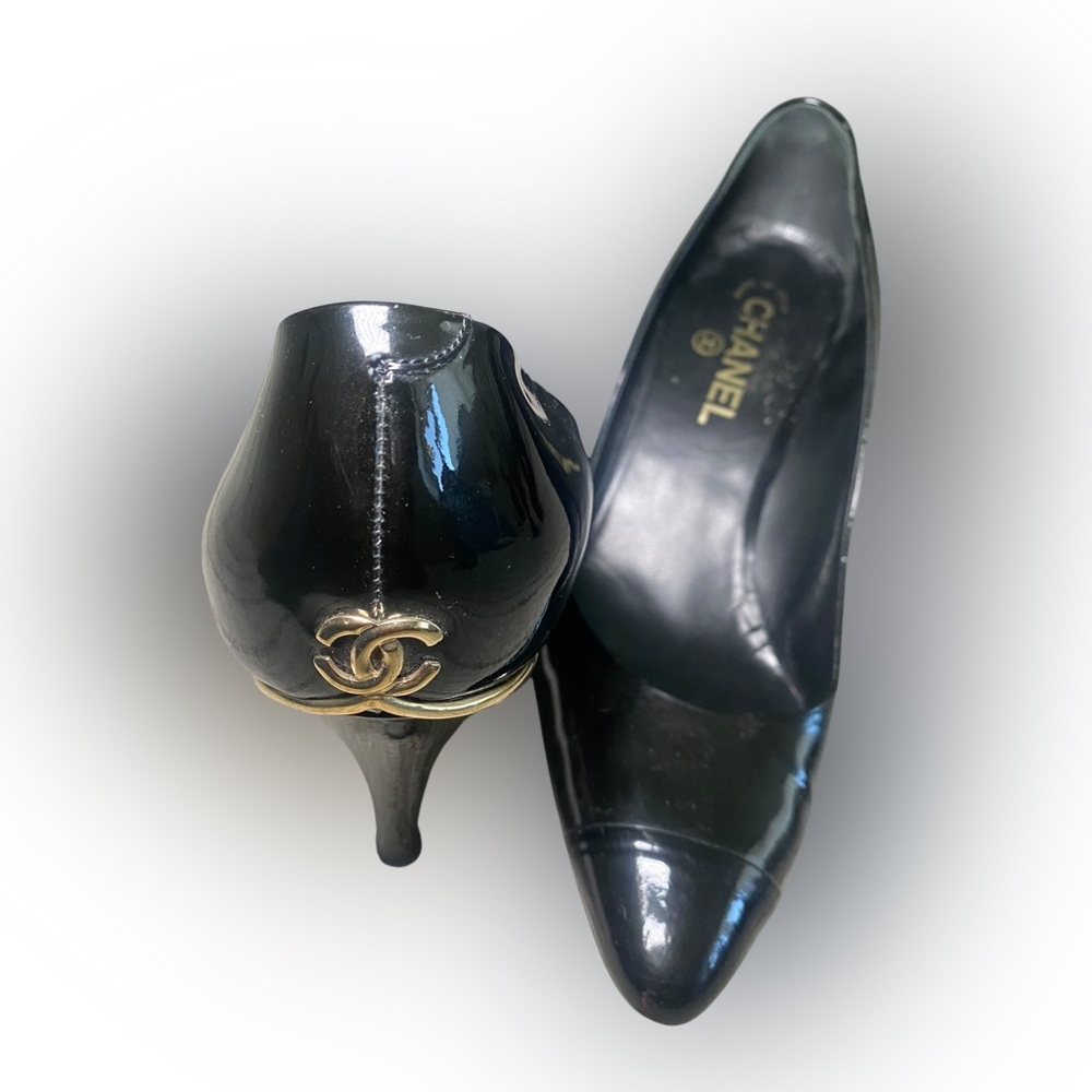 CHANEL Black Patent Leather Heels with Gold Accent size 39.5 - Picture 2 of 14